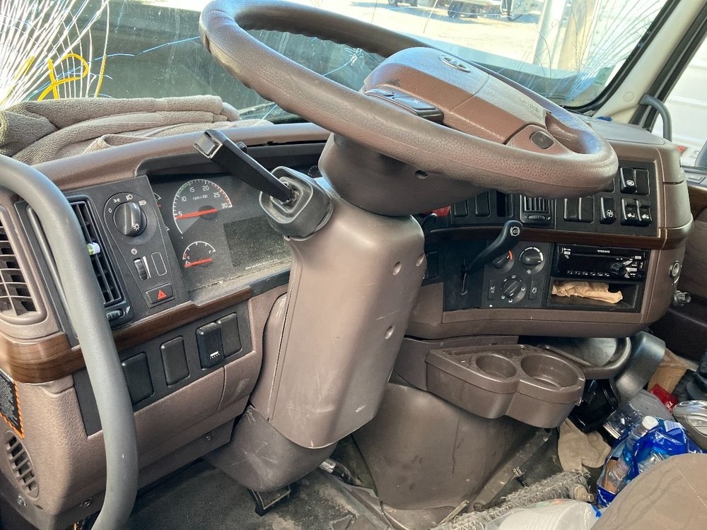 Volvo VNL Left/Driver Steering Column - Used