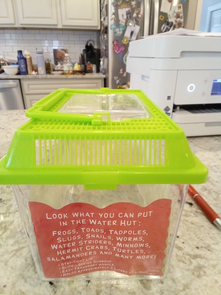 Toysmith Backyard Water Hut