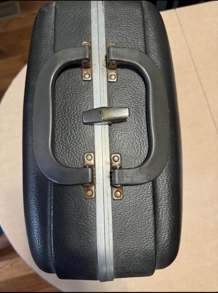 Million Miler Bowling Ball Carrier Clam Shell