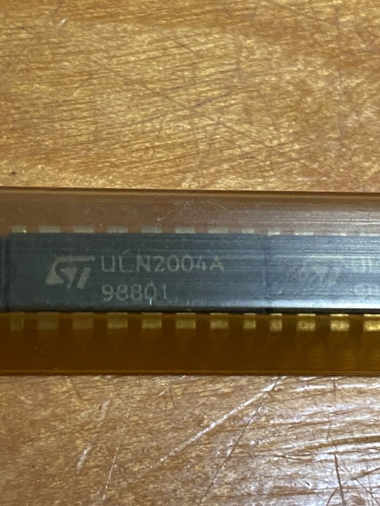 STMicroelectronics ULN2004A DIP16 power switch/driver ic