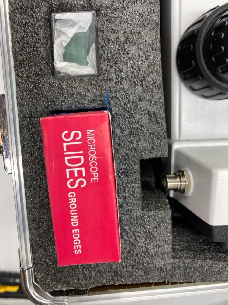 EDKKIE DIGITAL MICROSCOPE WITH CASE AND EXTRAS (EL1102641)