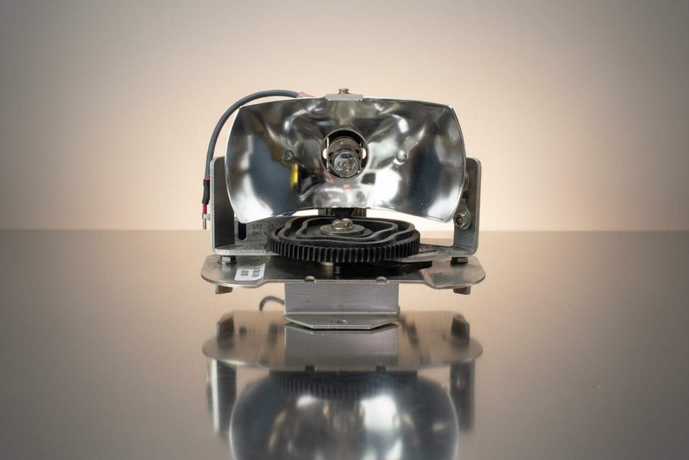 Code 3 MX7000 Lightbar - Oscilaser Wobble Light With MX7000 Riser