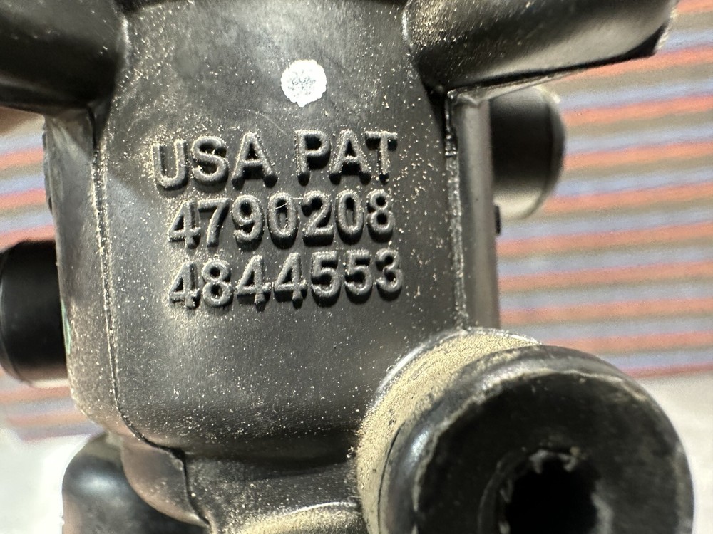 Bendix 4790208 Air Brake Valve