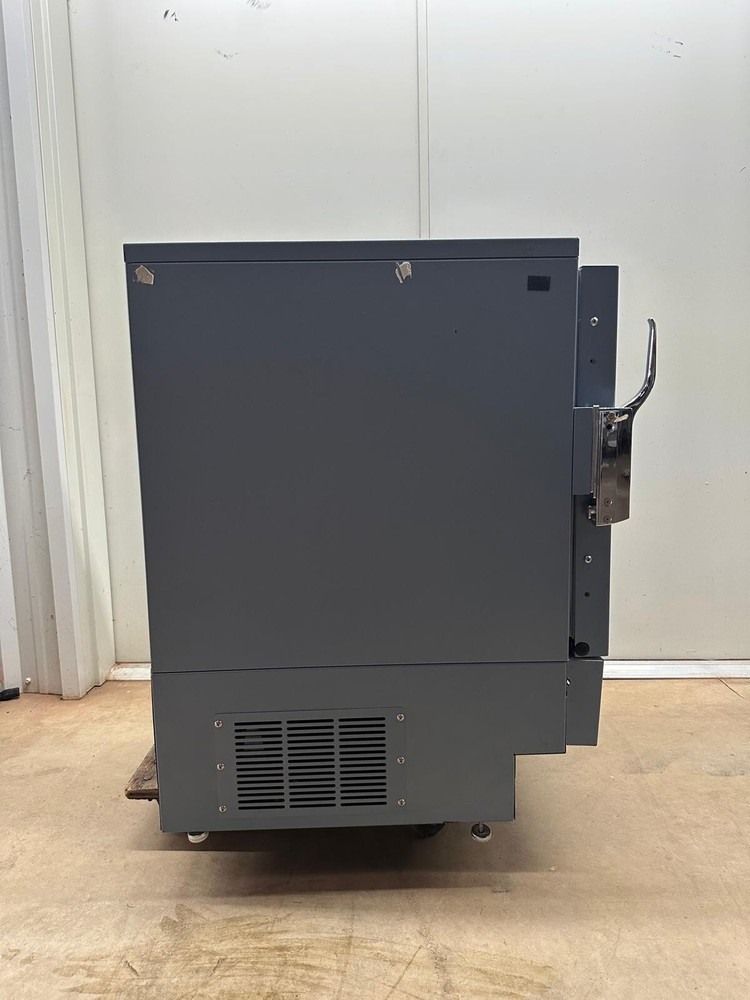 Helmer HPF105 Refrigerator