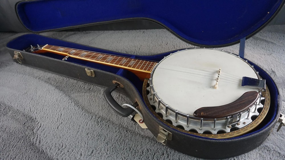 Pirles 5-String Closed Back Banjo w/ Hard Case