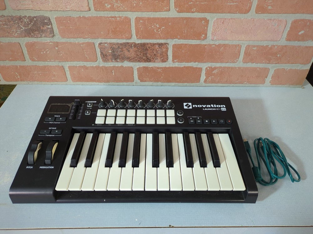 Novation Launchkey 25 Mk2 Midi Keyboard Controller