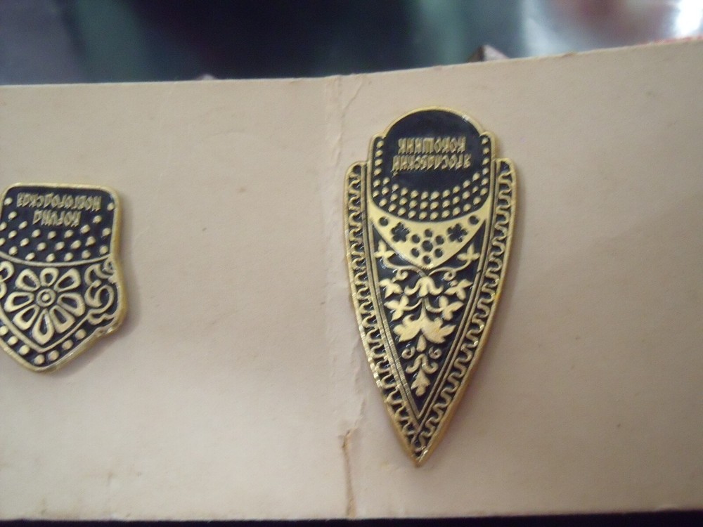 4 RUSSIAN PINBACK MEDALS BLACK & GOLD