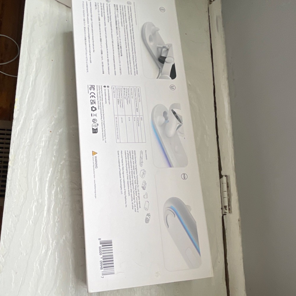 KIWI design Charging Dock QCD1 for Meta Quest 2 Headset Controller White USB-C