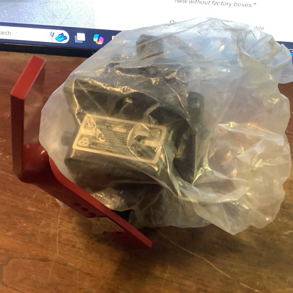 Conveyor Componets RS2E Raintight Enclosure Safety Stop Control Switch (new)