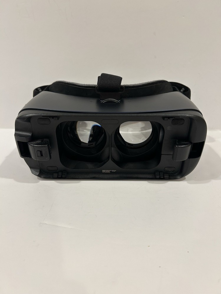 Samsung Gear VR Oculus Virtual Reality Headset Smartphone Gaming