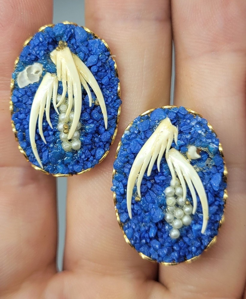 Gold Tone Oval Textured Deep Blue Wing Clip On earrings E1