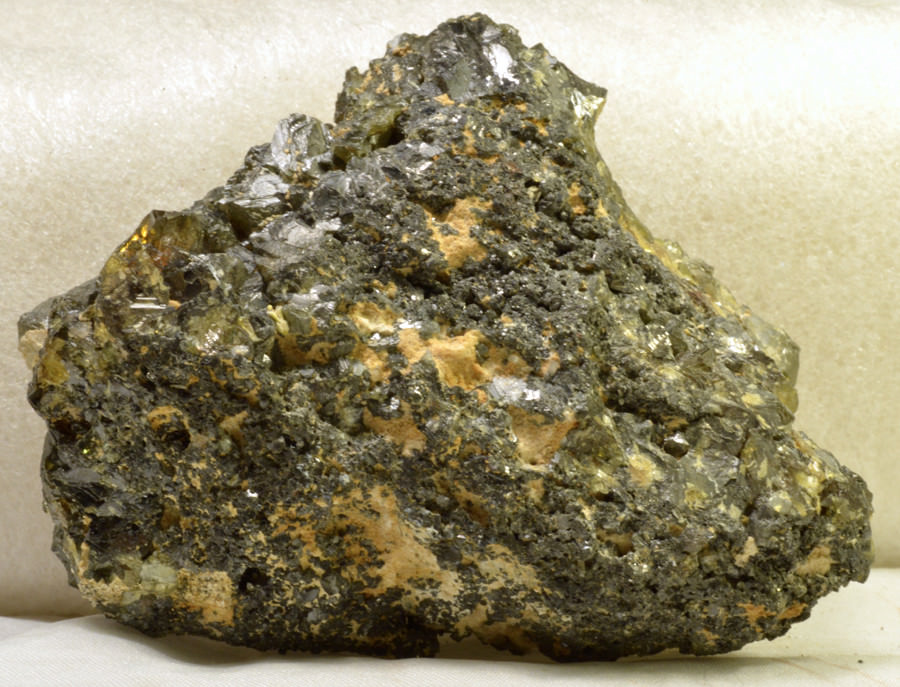 #2206 Sphalerite, Calcite - Bulgaria