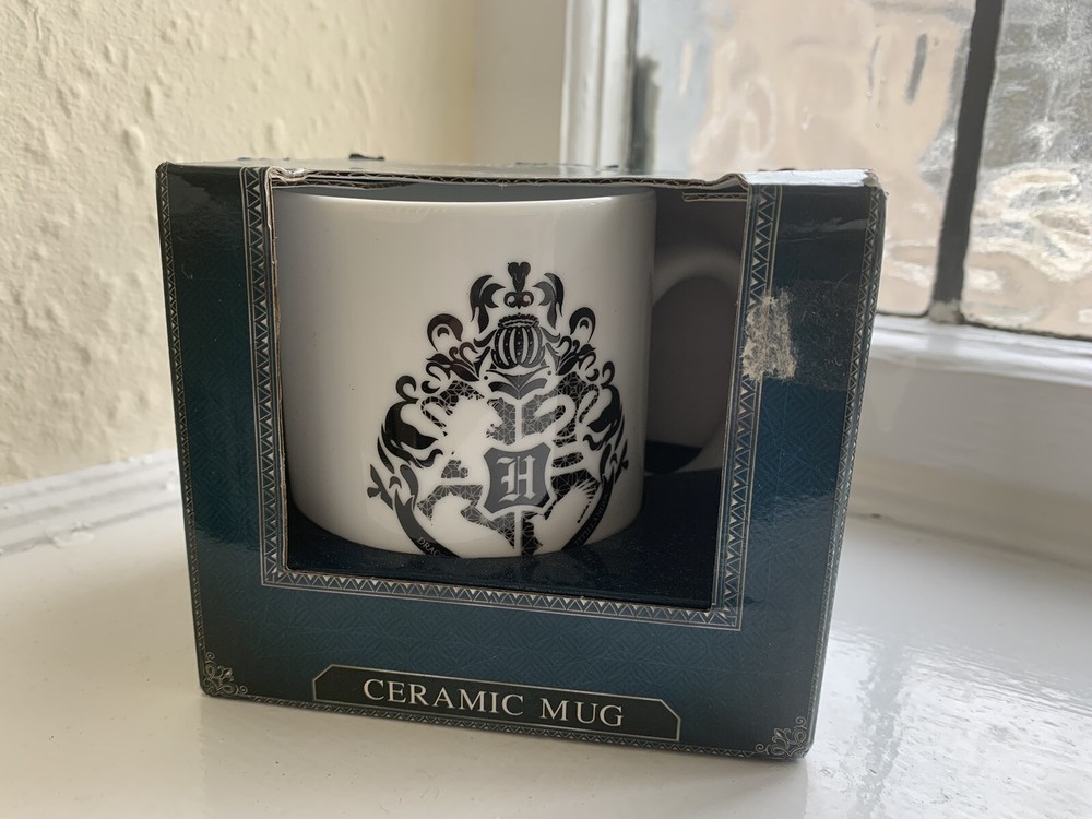 NEW - HARRY POTTER boxed Mug - Hogwarts Crest