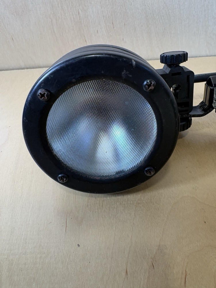 Lowel iLight 100 Watt Studio Light i-Light w/Adapter