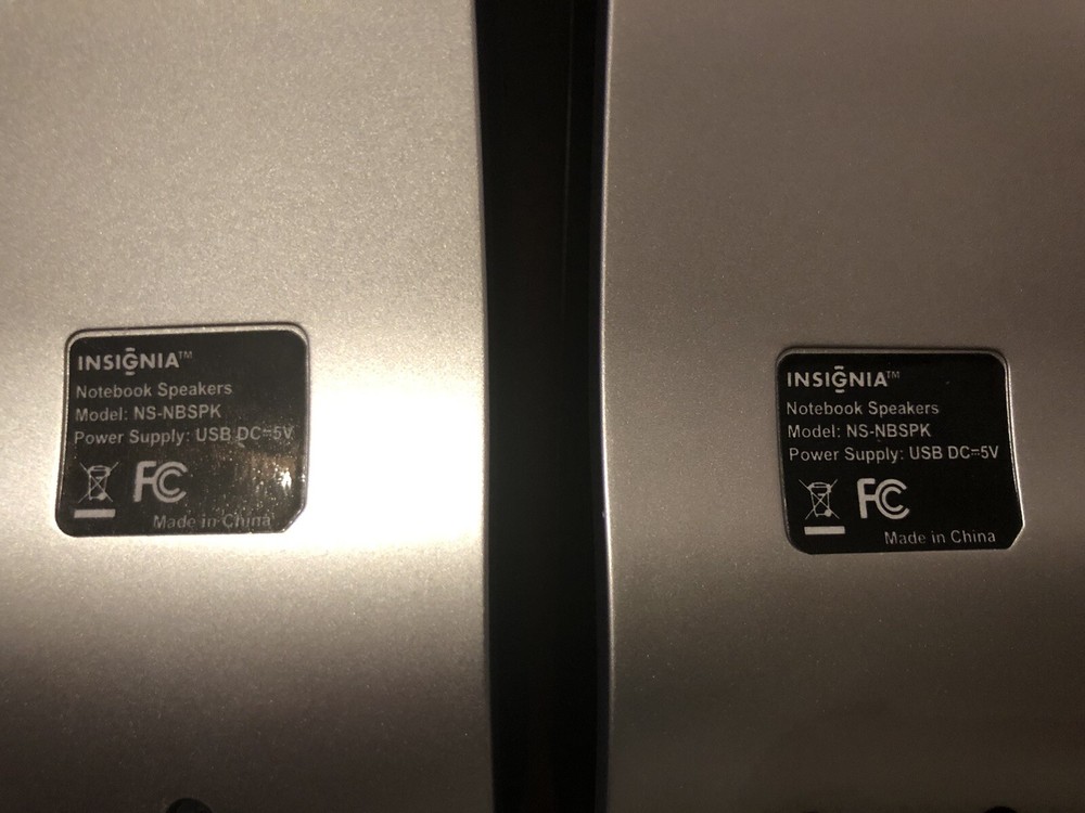 INSIGNIA notebook computer mini USB speakers ns-nbspk Pair with Case