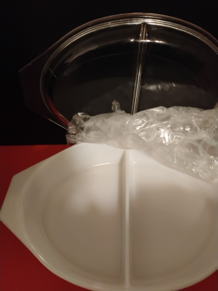 Pyrex Vintage Double Devider With Lid