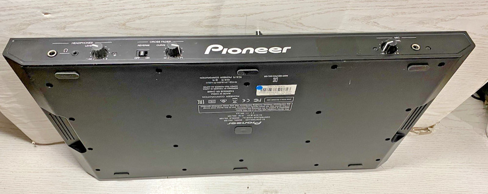 Pioneer DDJ-SR DJ Controller with carrying case.