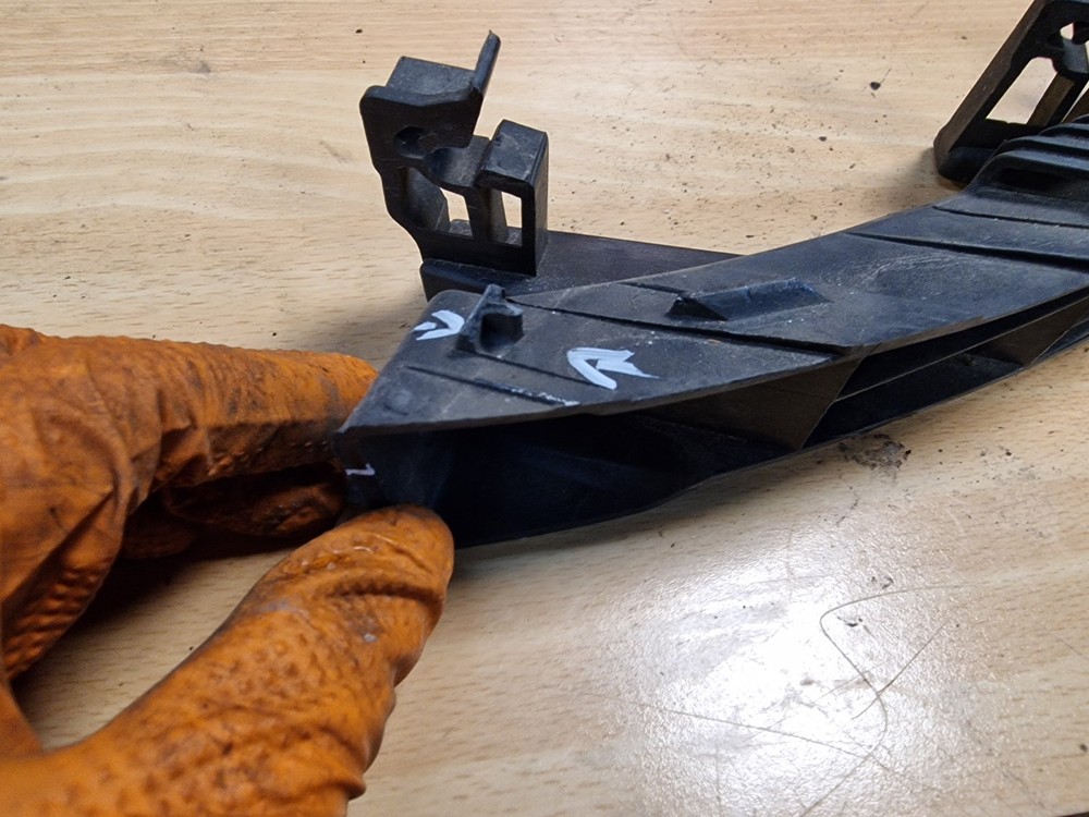Kia Picanto MK2 O/S Front Driver Right Side Bumper Bracket Mount