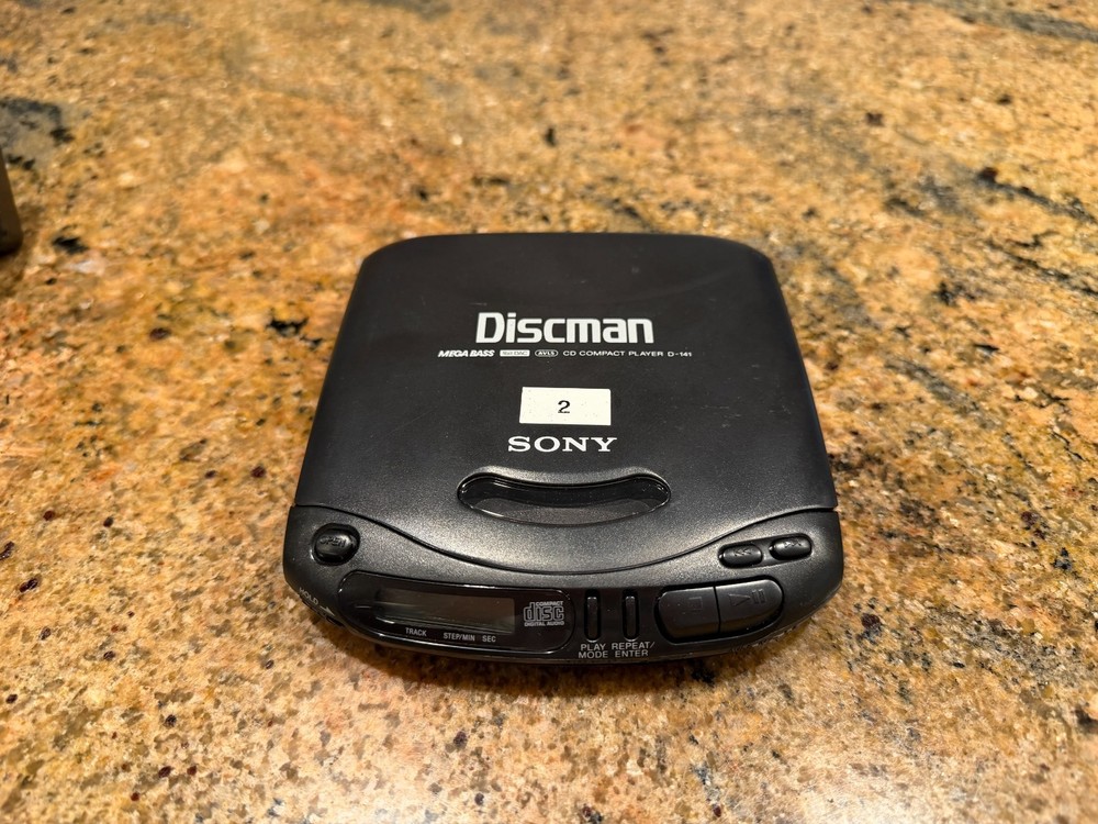SONY DISCMAN D-141 CD PLAYER BUNDLE - WORKING CONDITION (SEE VIDEO)