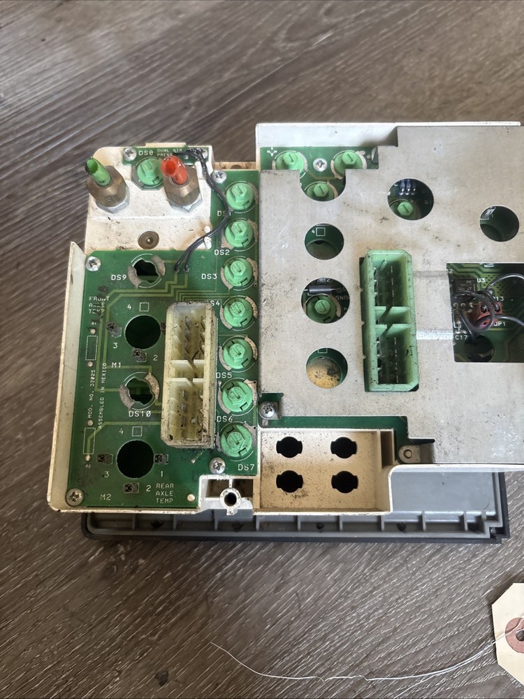 INTERNATIONAL 4900 INSTRUMENT CLUSTER