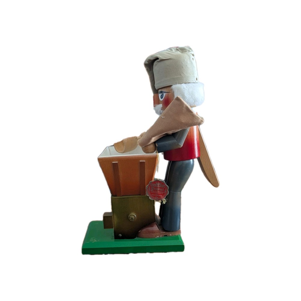 Steinbach Nutcracker Original 12" Asis