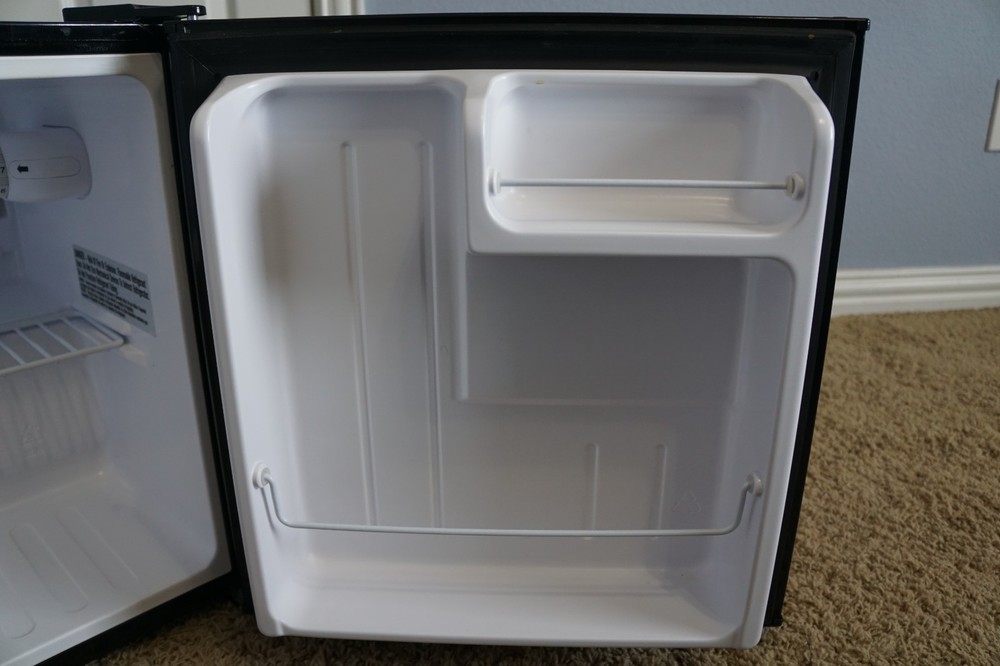Magic Chef Mini Fridge (HMAR170BE)