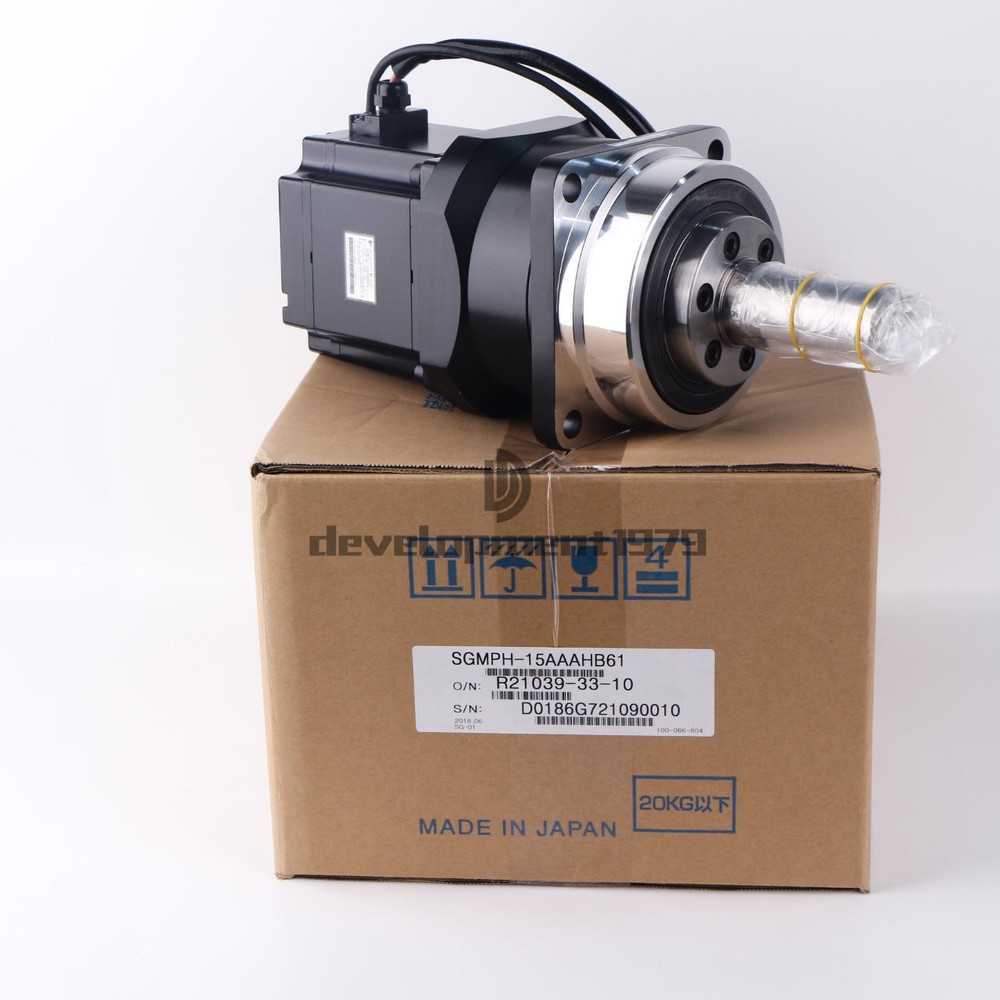ONE NEW Yaskawa Servo Motor SGMPH-15AAAHB61