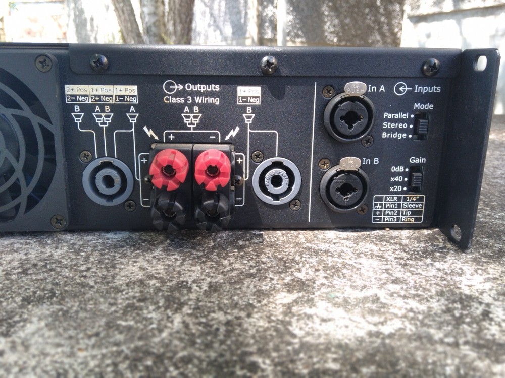 Crest Audio CD 2000 Professional Power Amplifier (2000 Watts)