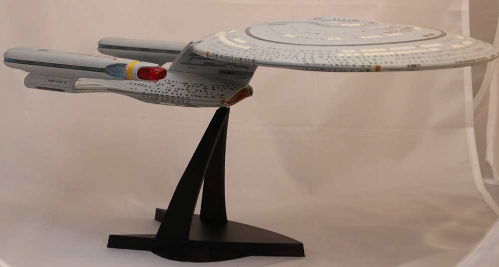 Diamond Select Star Trek USS Enterprise-D Dual Display Stand