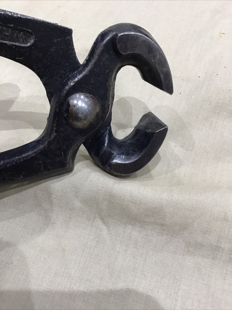 Whale Pincers 8”