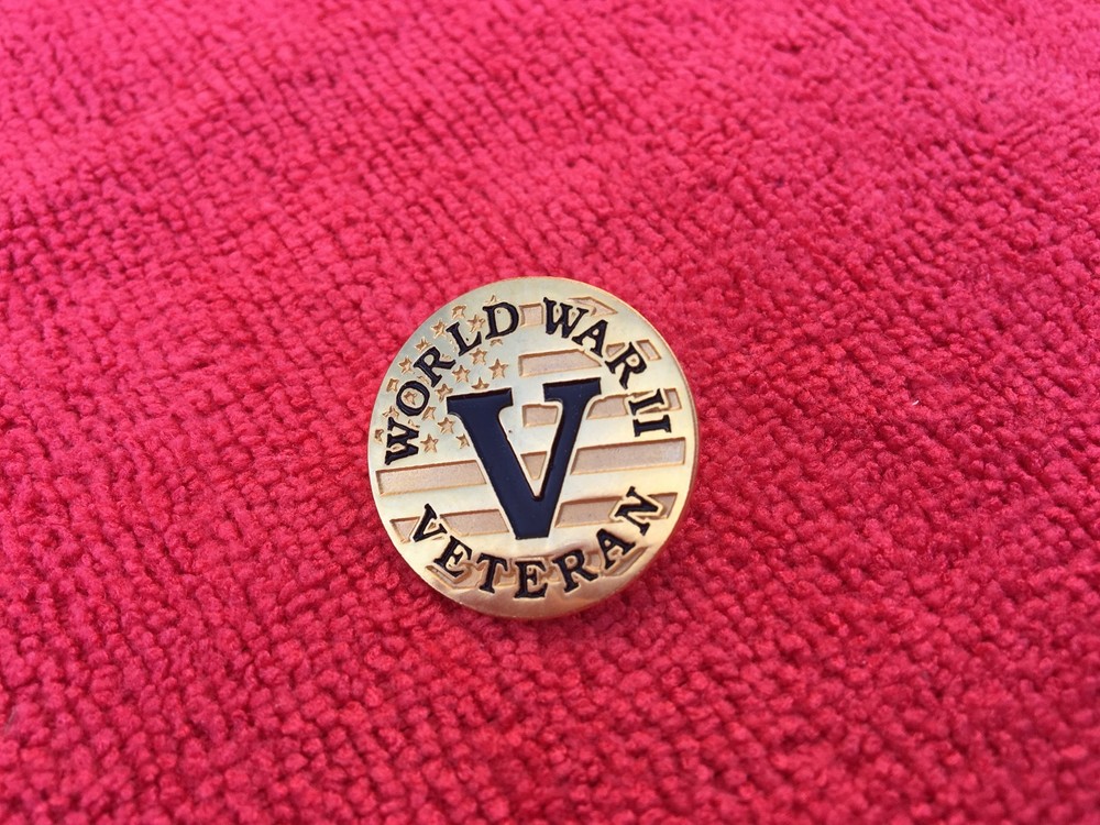 WW II VETERAN HAT/LAPEL PIN