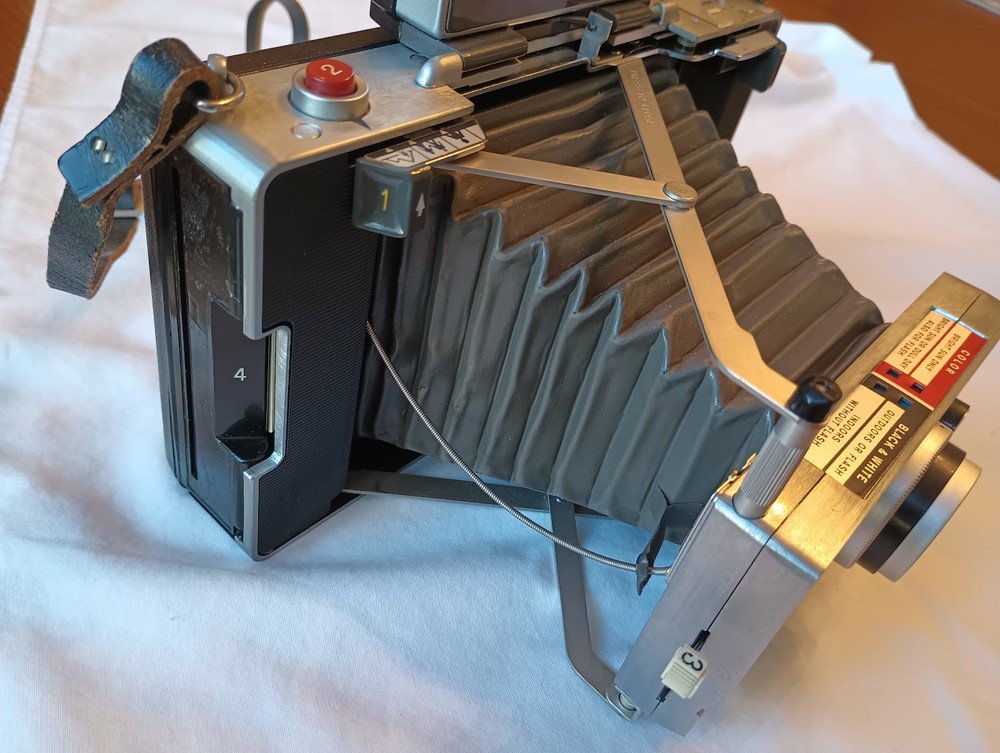 Vintage Camera Polaroid Automatic 100 Land Camera w/ Flash & Cold Clip, untested