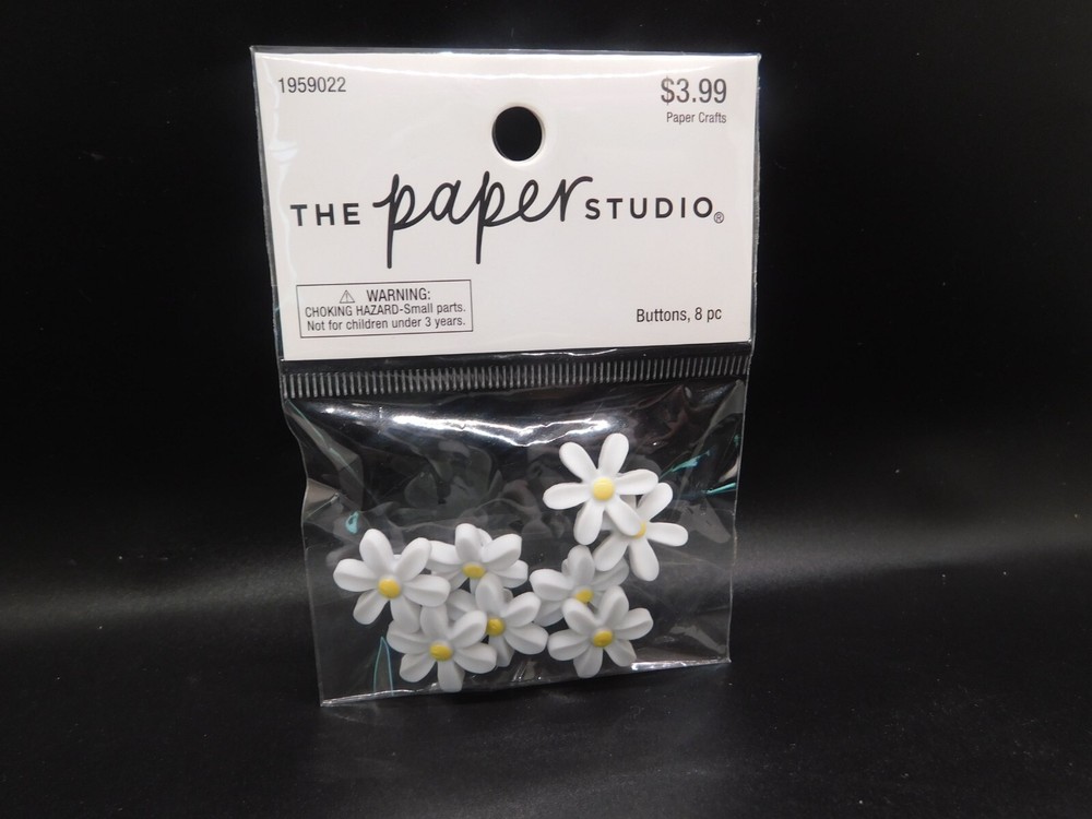 the paper studio Daisy Shank Buttons 8pc