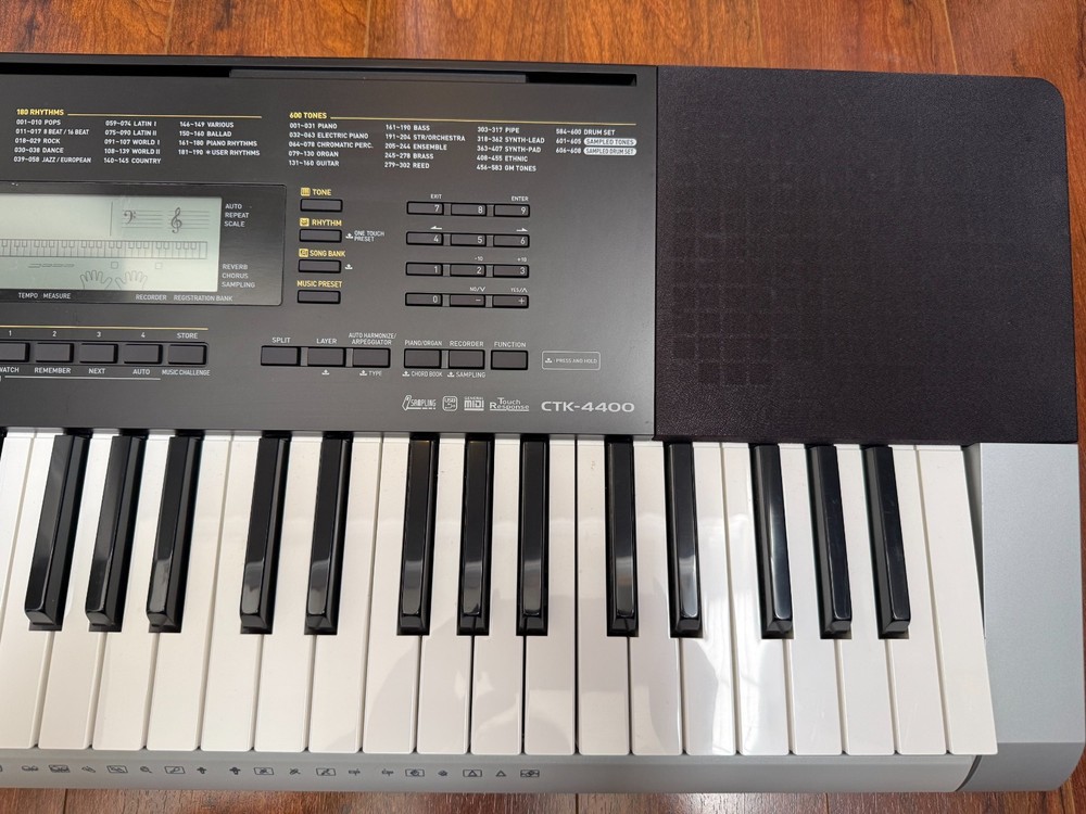 CASIO CTK-4400 Touch response keyboard with rich expressiveness through a range