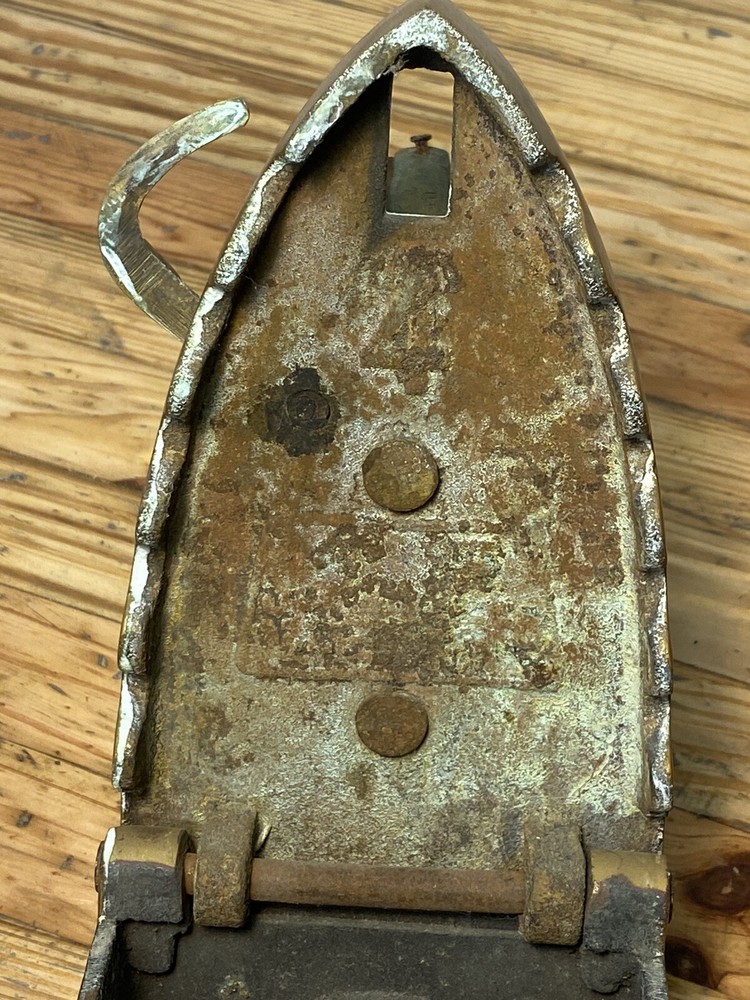 ANTIQUE BRASS SAD IRON LAUNDRY CHARCOAL COAL