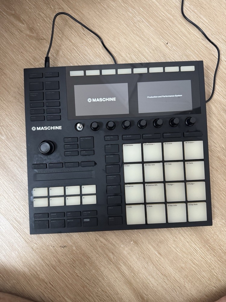 NATIVE INSTRUMENTS MASCHINE MK3 DRUM CONTROLLER
