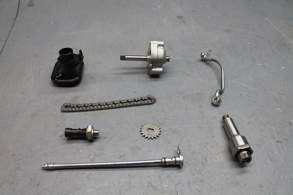 2010 TRIUMPH THUNDERBIRD ENGINE MOTOR OIL PUMP