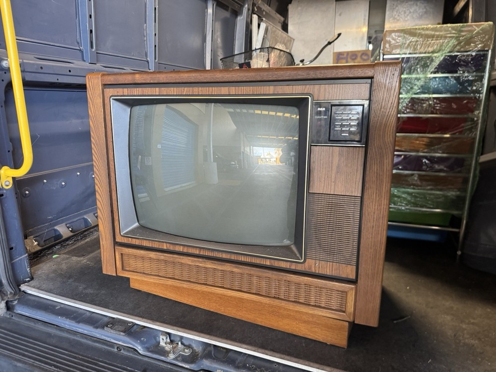 RCA VINTAGE TELEVISION model GLR663TR V120