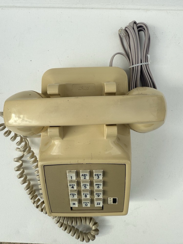 Vintage Beige AT&T Phone. Untested See Description. Good Physical Condition.