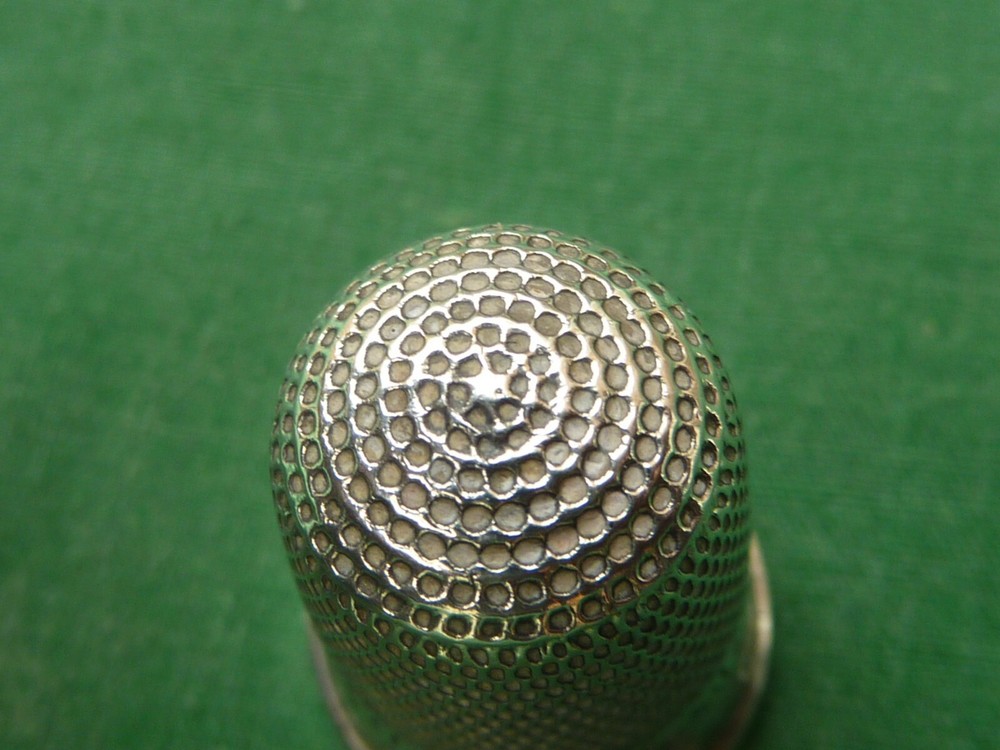 C.H SILVER THIMBLE '6'