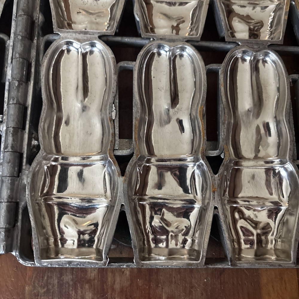 Vintage Bunny Mold