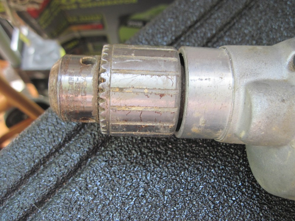 DEWALT VSR DRILL MODEL: DW235G