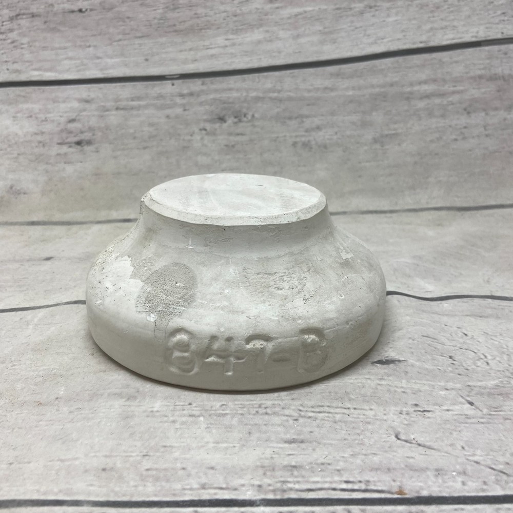 Vintage Unbranded Ceramic Casting Mold Round Base #847-B