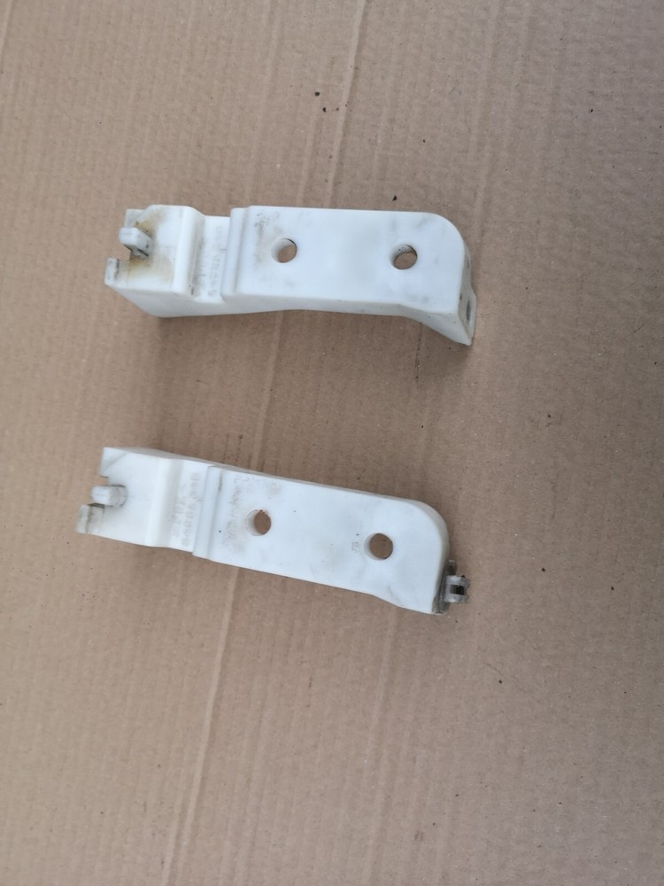 MITSUBISHI OUTLANDER 2010 FRONT LEFT OR RIGHT HEADLIGHT BRACKET MOUNT 6400A348