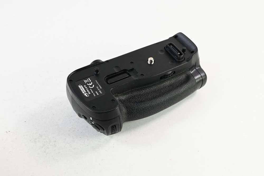 misc Nikon MB-D18 Multi-Power Battery Pack Vertical Grip (D850) #G372