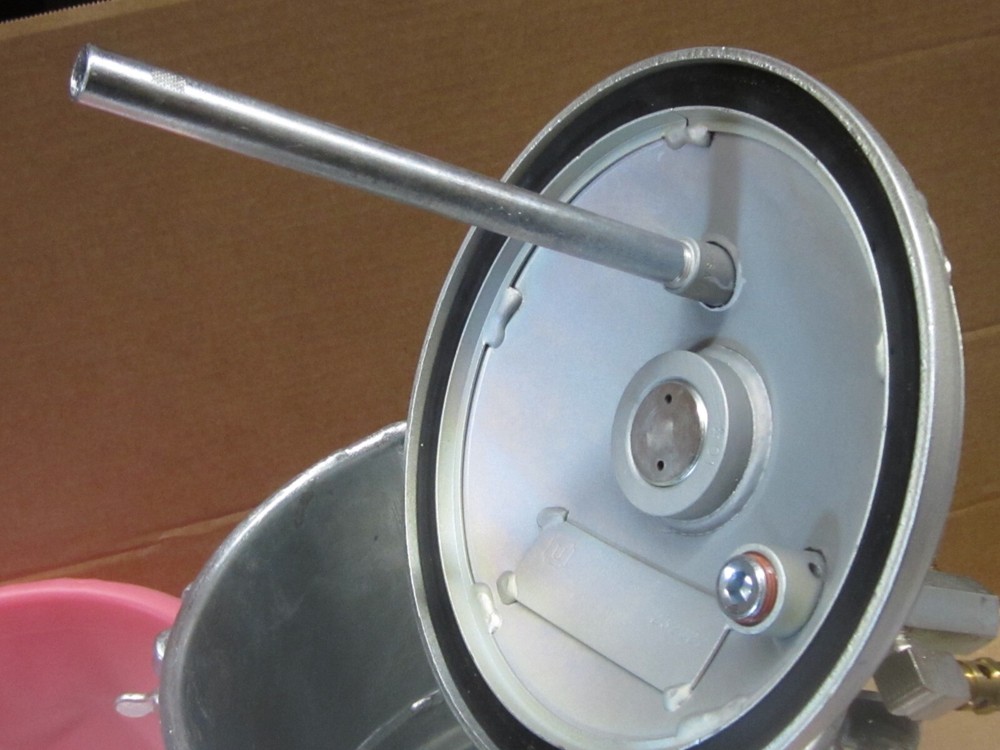 BINKS 83G PRESSURE POT