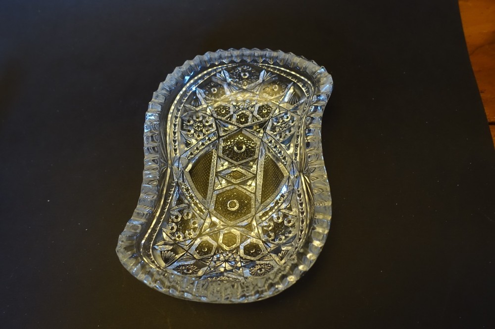 TT52 EAPG PRESSED GLASS WAVY SHAPE DISH 6"
