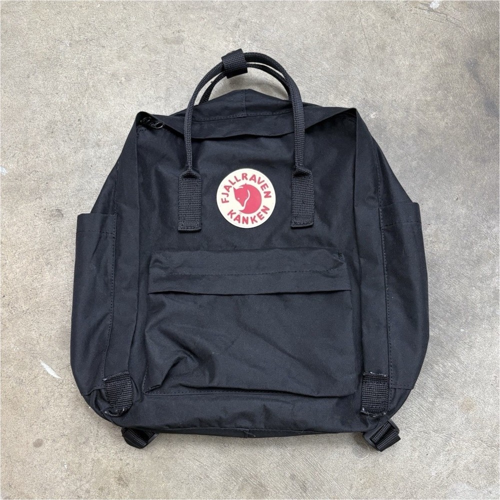 Fjällräven Kanken Black Backpack Adjustable Strap Lightweight Pockets