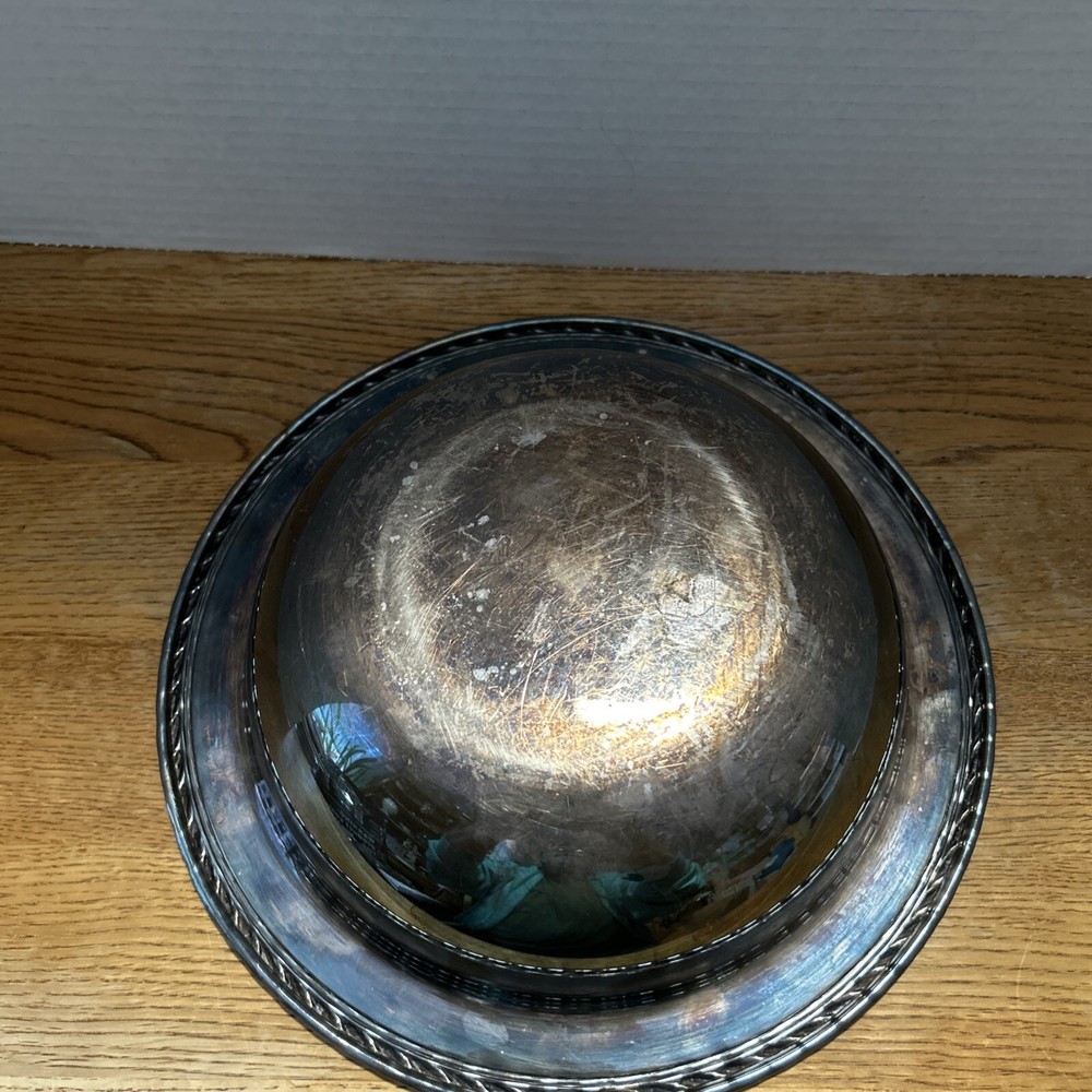 Vintage Silver Co. Round Covered Silver Plated Serving Dish