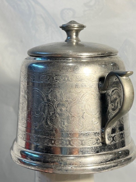 Vtg. Sugar bowl Silver Plated covered Engraved double handle